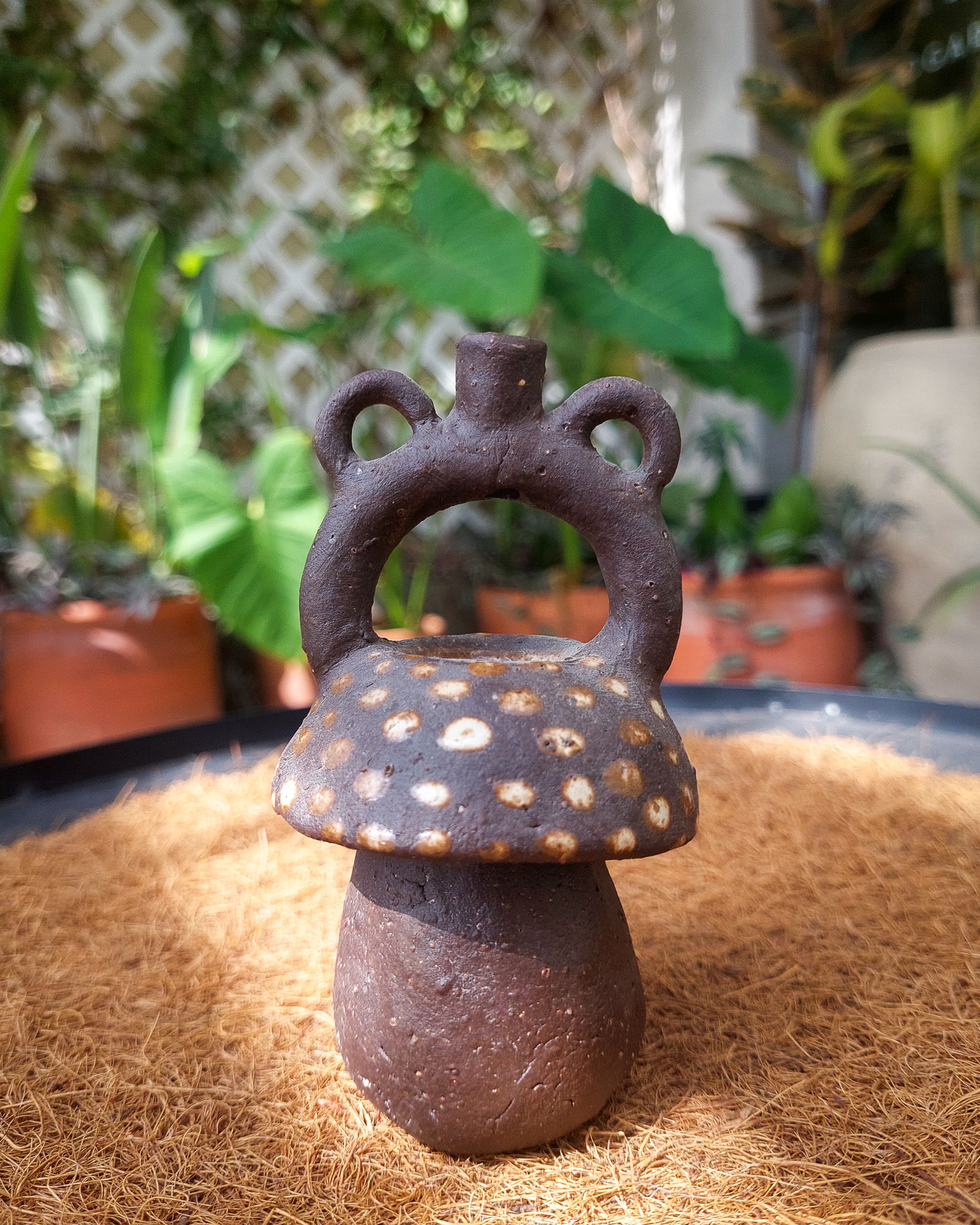 Florero ceramica Huaco Hongo Ultramarr Matera Lima: forma hongo modelado a mano