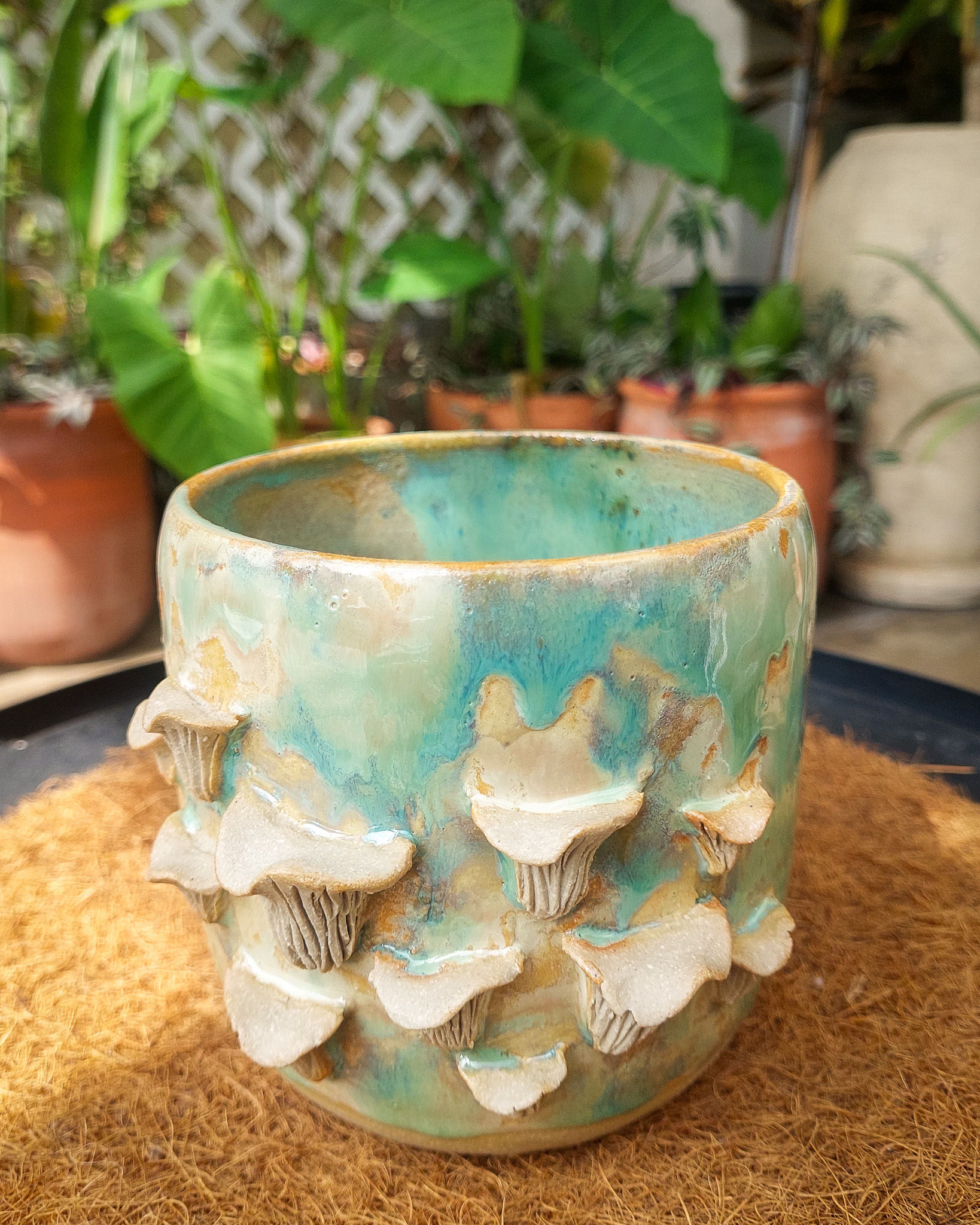 Maceta ceramica Fungi Verde Ultramarr #12 Matera Lima: modelada a mano irrepetible