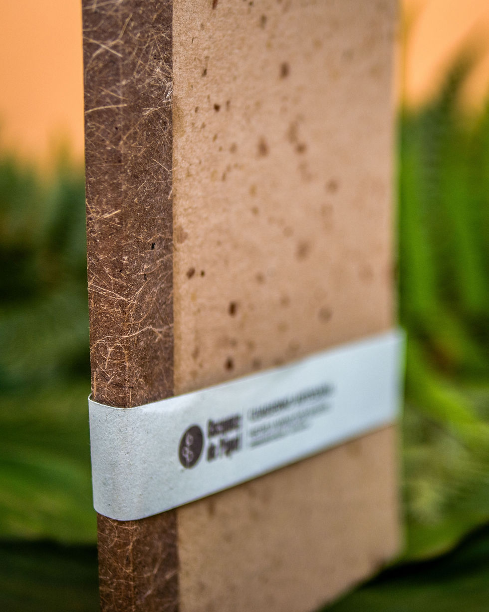 Miniatura: Cuadernos de tapa dura con papel reciclado hechos a mano en Perú