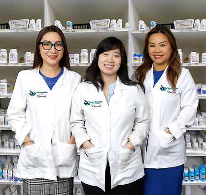 medhealth pharmacists shelves_C2A0690.jpg