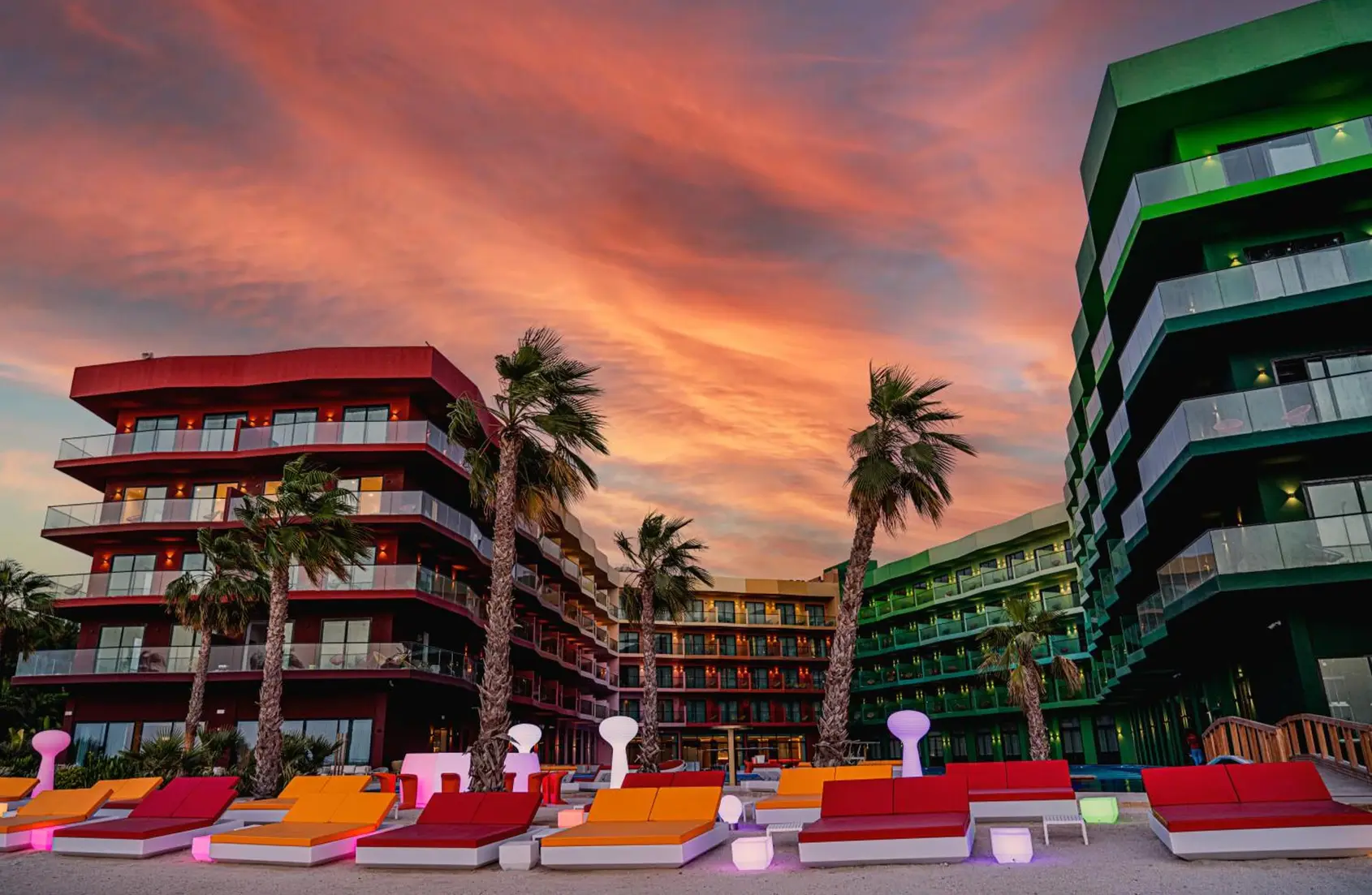 cc17a3681aae3e428c9f714f27b81610-cote-d-azur-hotel-monaco-dubai-world-islands.webp