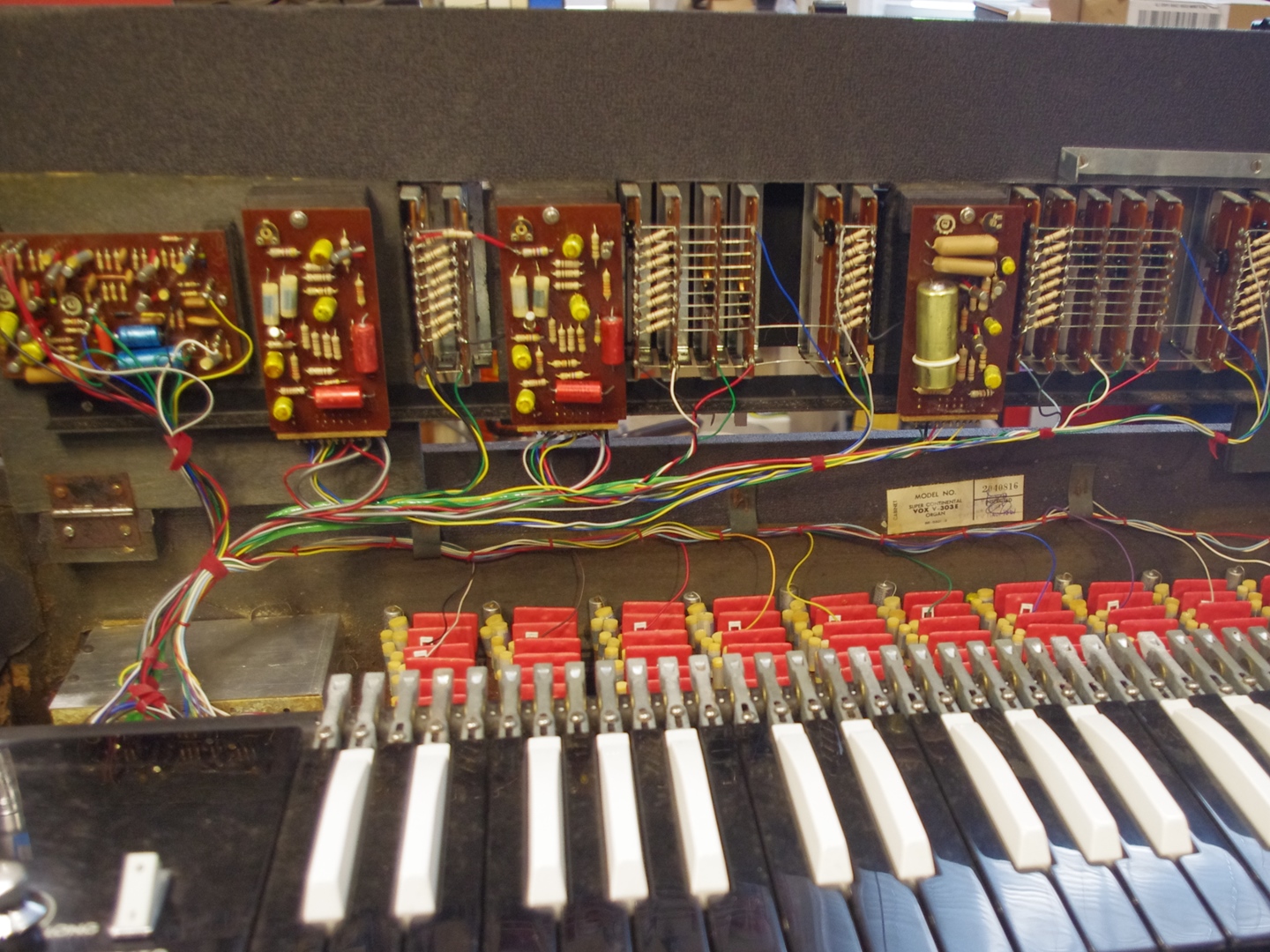 Vox Super Continental Organ inside guts repaired