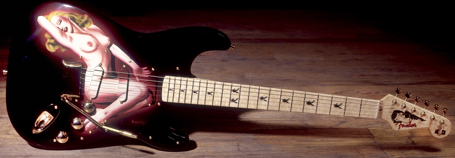 Fender Custom Shop Playboy Marilyn Monroe Stratocaster Fender Custom Shop Playboy Marilyn Monroe Stratocaster