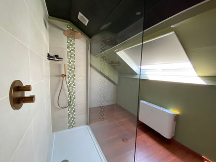 Privébadkamer en airconditioning in Gîte Le Chasselet