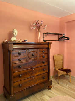 Tweepersoonskamer met privébadkamer en airconditioning in Gîte Le Chasselet