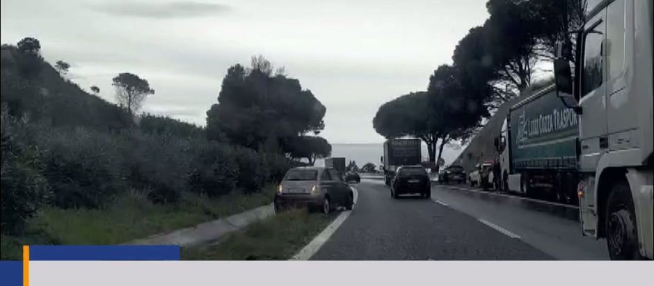 A20, MOLTEPLICI INCIDENTI CAUSATI DALLA PERDITA DI GASOLIO MATTINATA DA INCUBO PER AUTOMOBILISTI E TRASPORTATORI