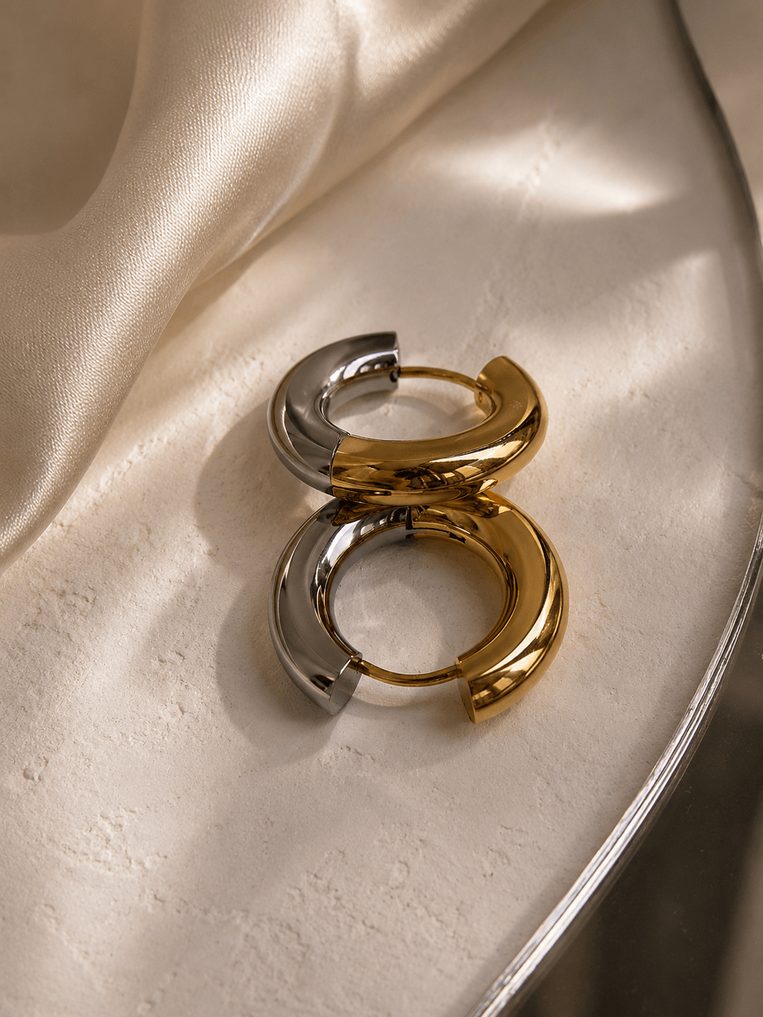 The Dualité Hoop Earrings™