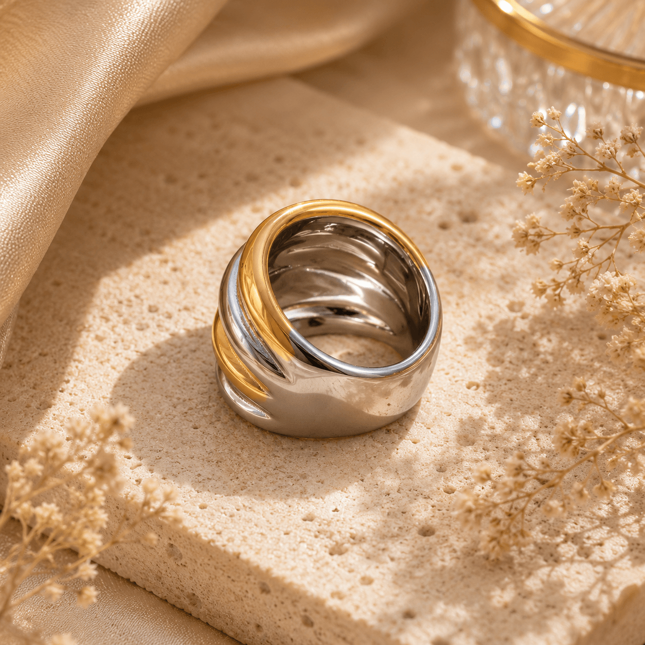 The Lumière Entrelacé Ring