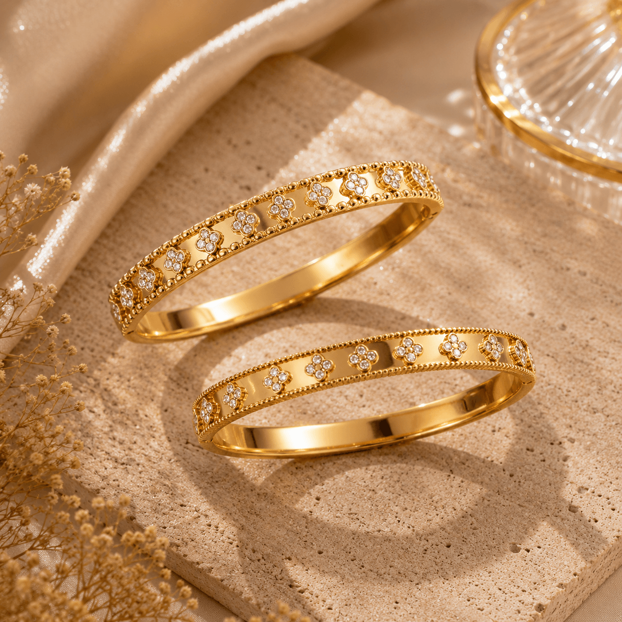 The Trèfle Royale Bangle Set