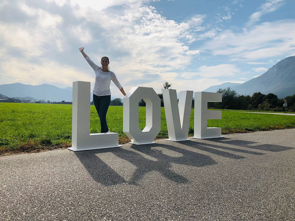 Miniaturbild: XXL Buchstaben L.O.V.E.