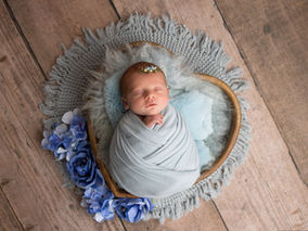 Fenton, Michigan Newborn Photographer: Availability