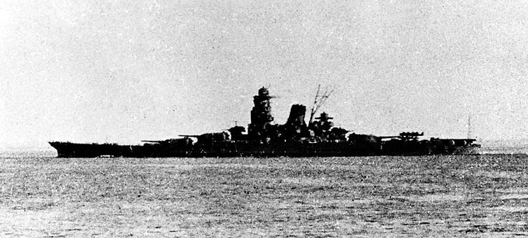 1024px-Japanese_battleship_Musashi_under