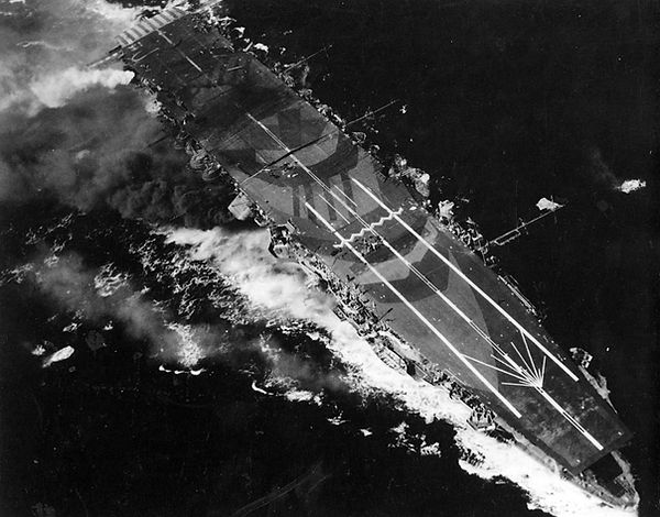 1024px-Japanese_Aircraft_Carrier_Zuiho瑞鳳