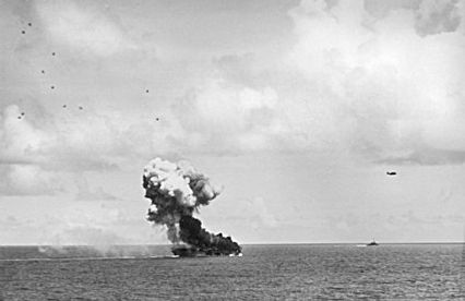 Kamikaze_hits_USS_Suwannee_(CVE-27)_Oct_