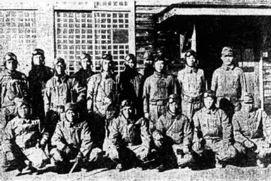 Group_photo_of_vanda_Corpsフィリピンへ出発直前の万朶隊