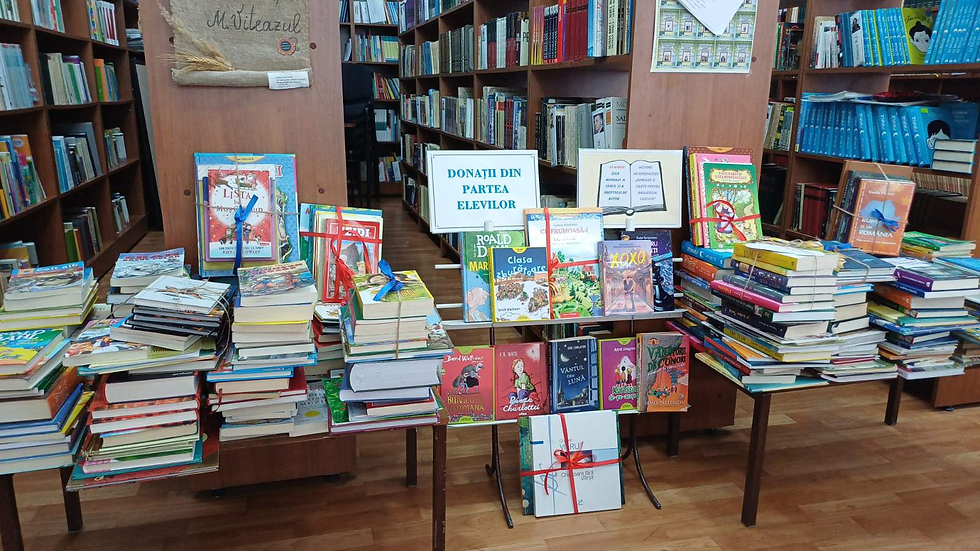 Donații de cărți din parte elevilor liceului pentru bibliotecă
