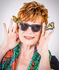 k Mit Schal und Schmetterling.jpg