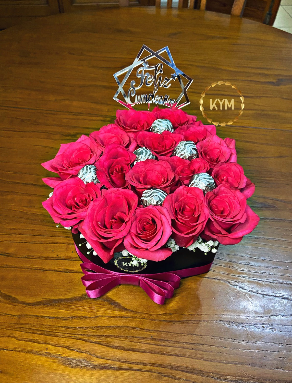 Arreglo de rosas y bombones