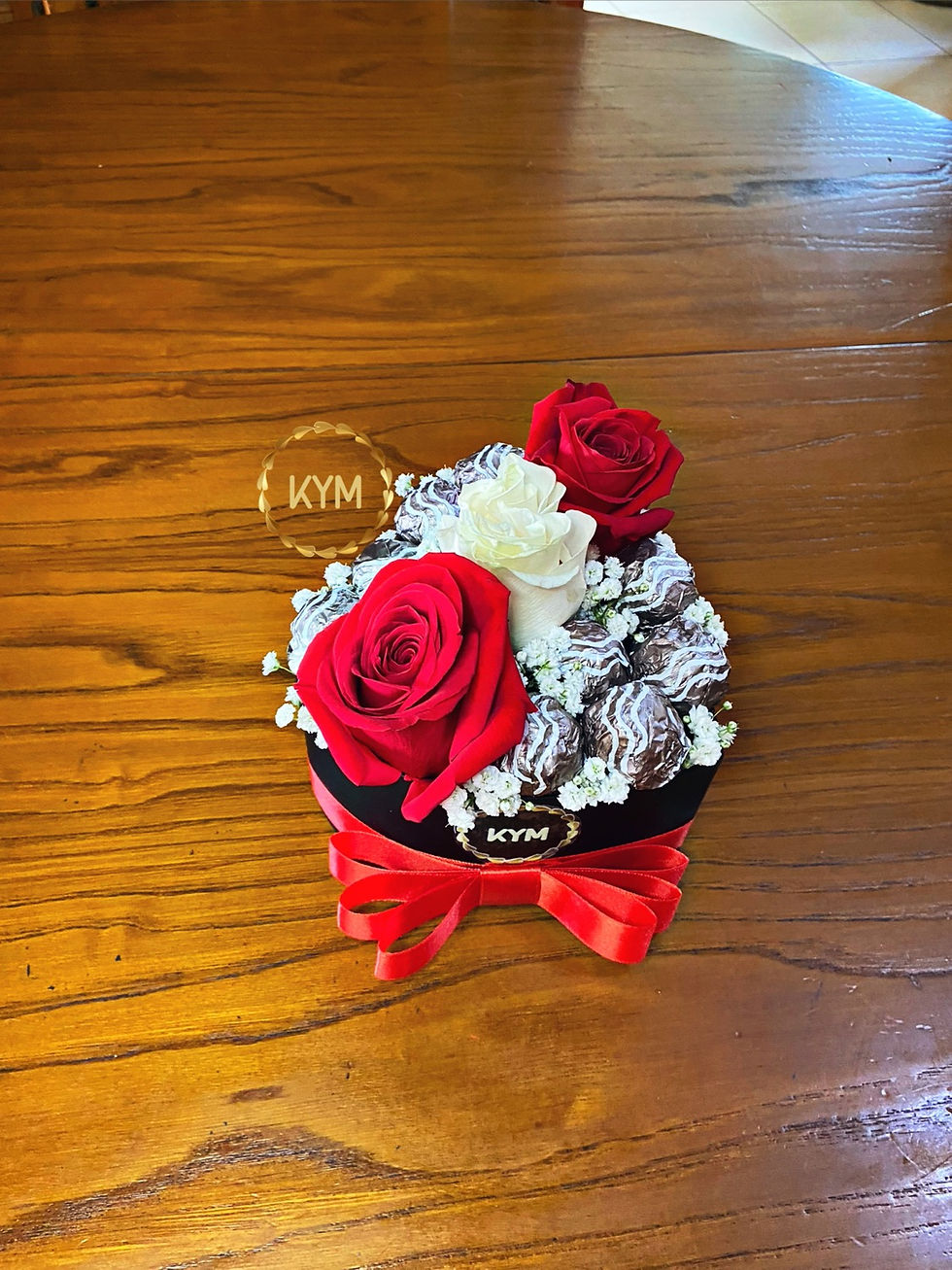 Miniatura: Arreglo de rosas y bombones
