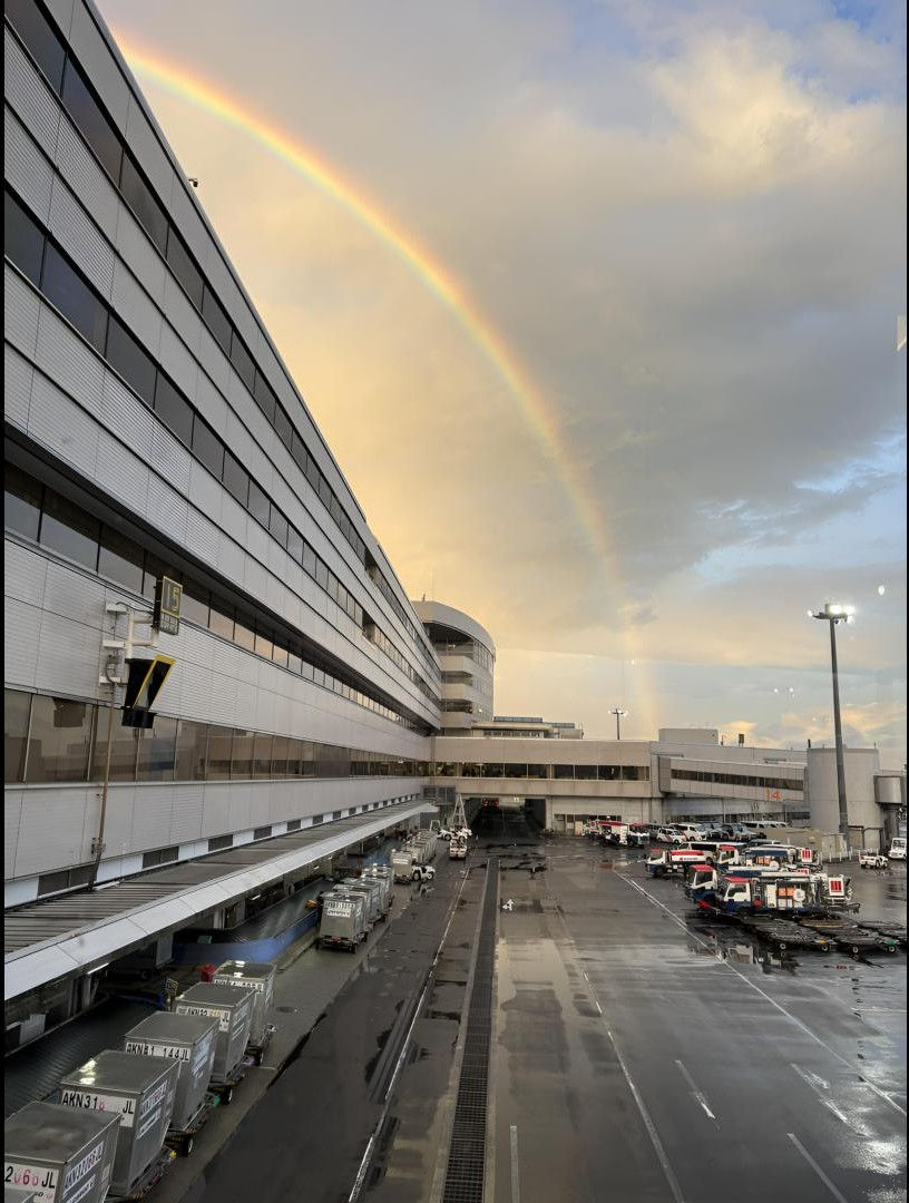 羽田空港の虹