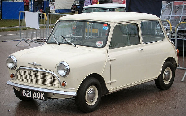 Morris_Mini-Minor_1959_(621_AOK)_edited.jpg