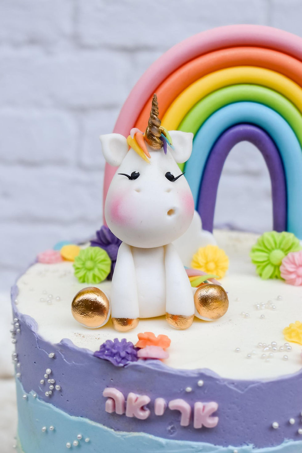 תמונה ממוזערת: Mini Unicorn & Rainbow Cake