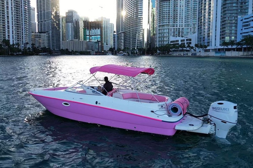 ⚓ 26' BAYLINER PINK | Rent Boat in Miami