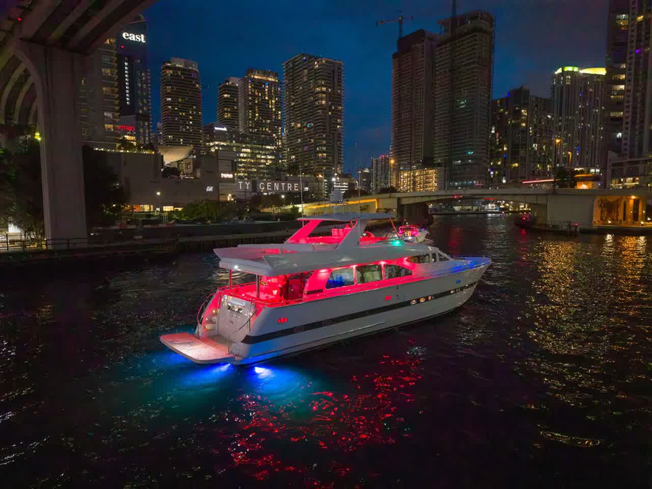 90' Horizon Jacuzzi night charter Miami Beach