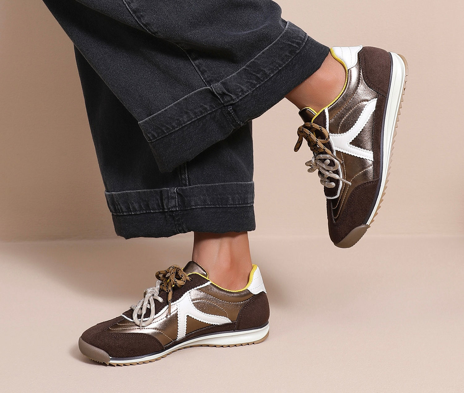 Sneaker Daisy bruin