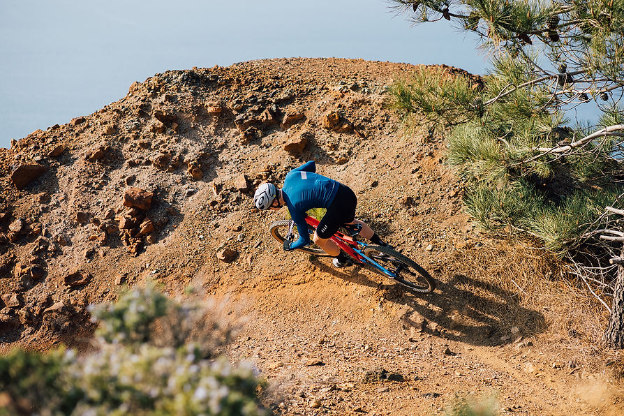 Wilier_Urta slr רוכב בשטח בסיבוב