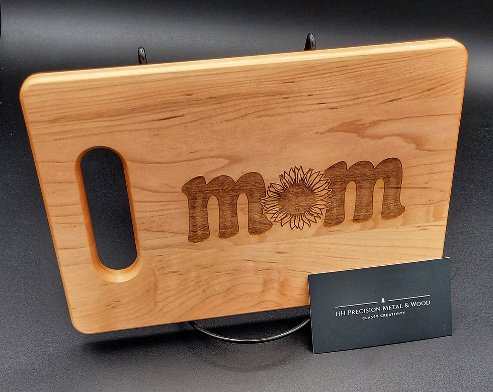 Maple cutting board Mom w/ sunflower design🌻 
