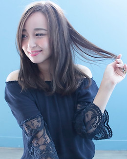 グレーアッシュのセミロング