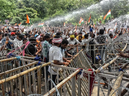 India uses Tear Gas and Batons Against Youth Protests