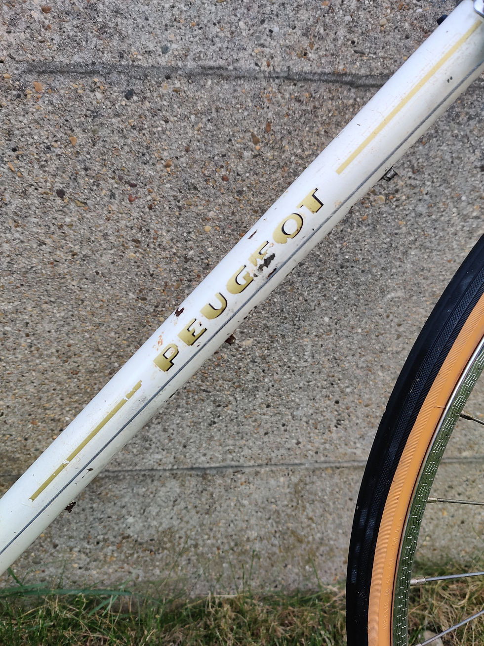 Thumbnail: Authentieke witte Peugeot vintage koersfiets 1971