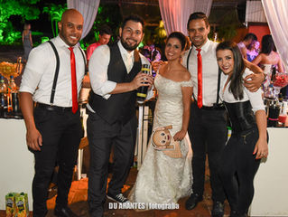 Open bar para casamento com equipe Pepper Drinks – bartenders e noivos em celebração em São Paulo