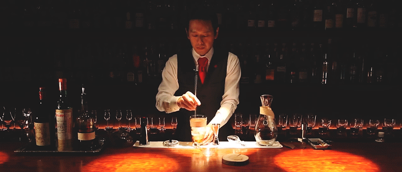 Drinks com saque, barman, bartender