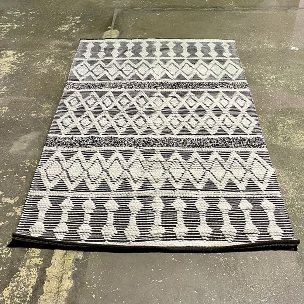 Navy And White Shaggy Cotton Wool Rug 60" X 96"