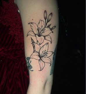 Aeroll tattoo fine line