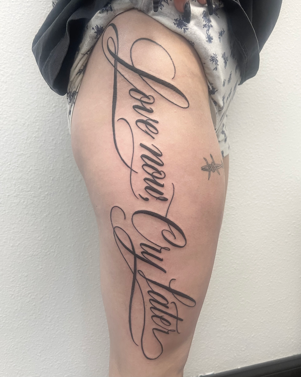 A word tattoo on the leg