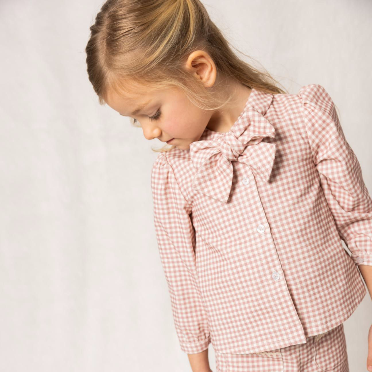 CAMISA ROSA PANA CON CUADROS Y LAZO