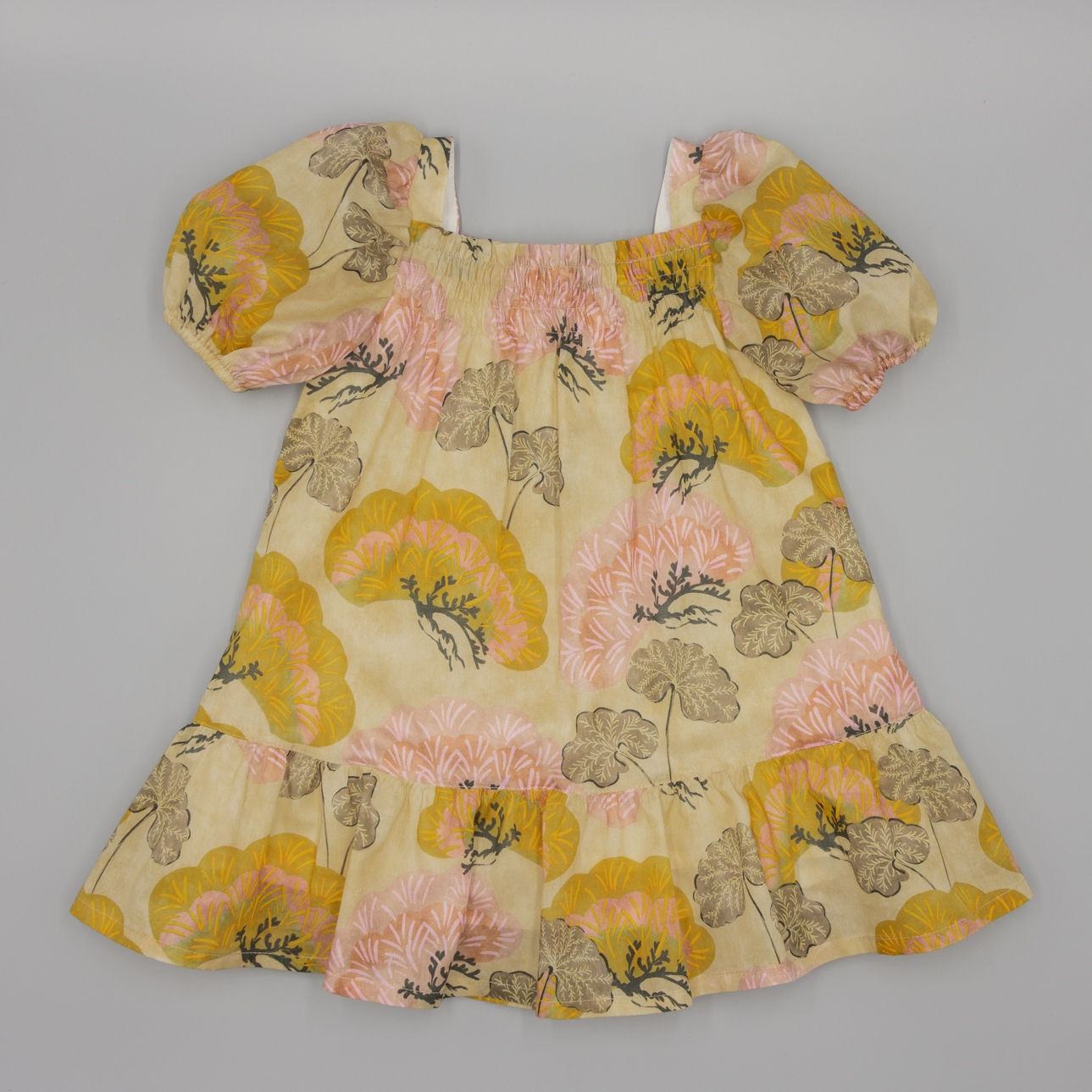 VESTIDO ESTAMPADO CON CUERPO ELÁSTICO Y MANGA FAROL