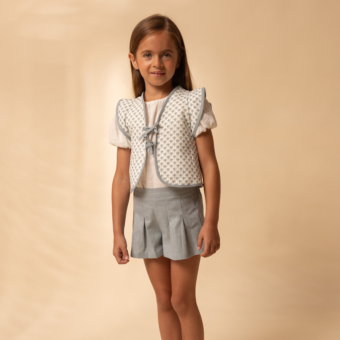 BLUSA PIQUE MANGA FAROL CON PUNTILLA EN EL CUELLO