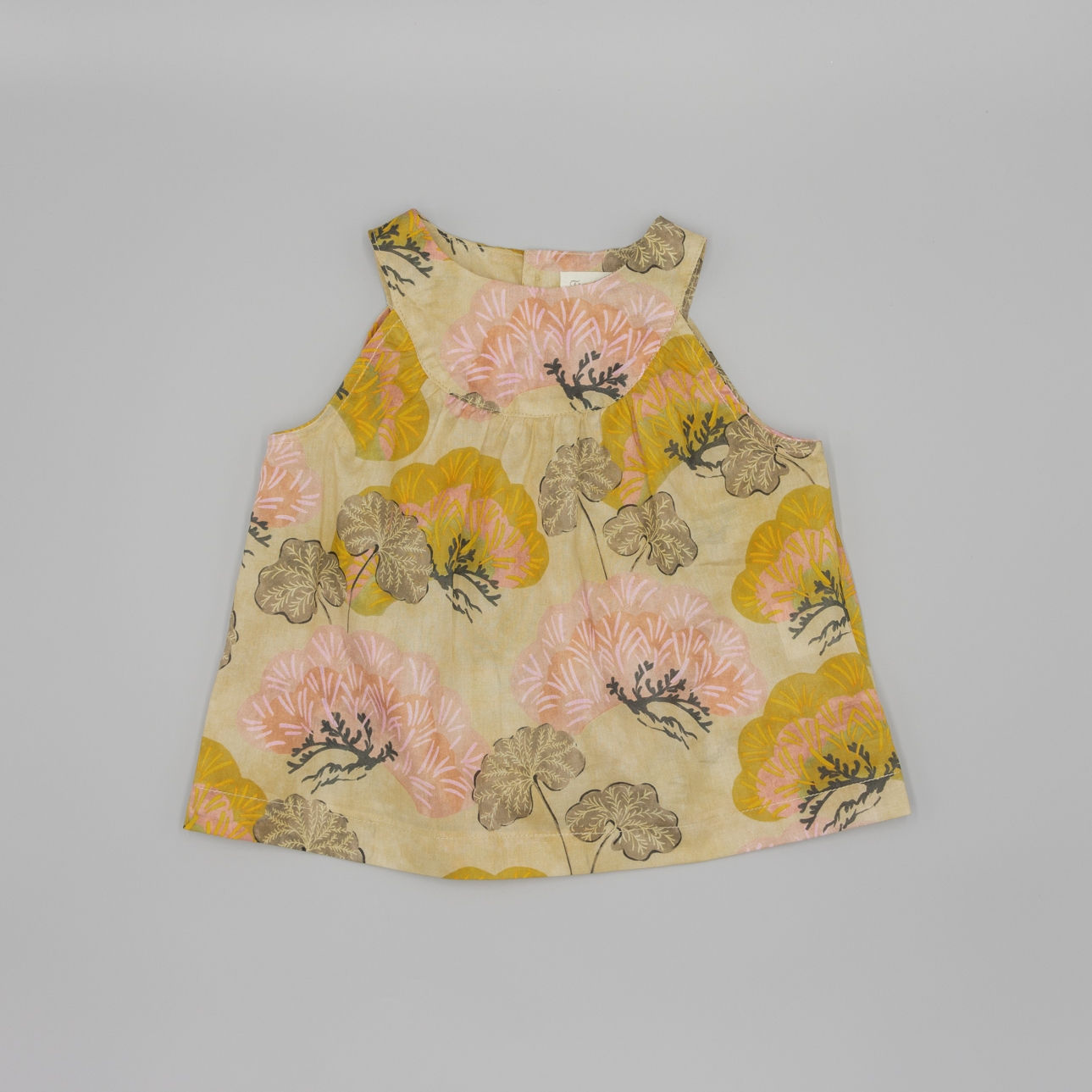 BLUSA ESTAMPADO PLANTAS GRANDES CON HOMBROS METIDOS