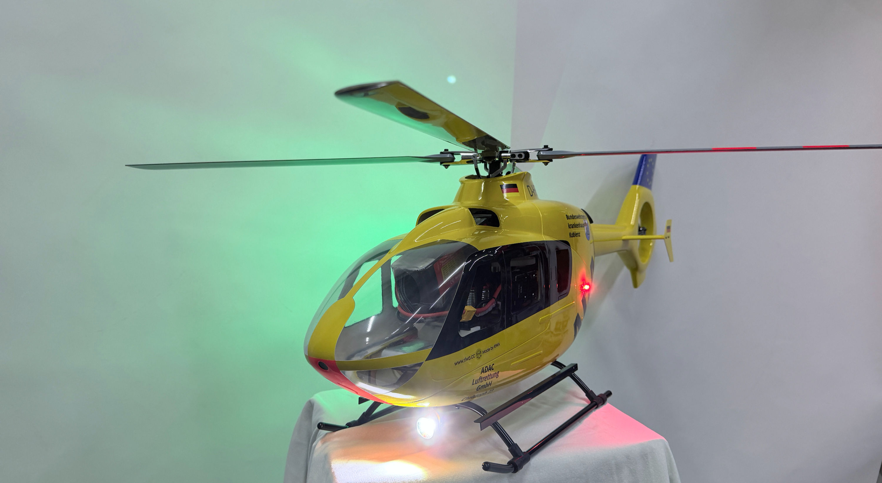 FlishRC Hubschrauber EC-135 500 ADAC GPS 1000mm RTF