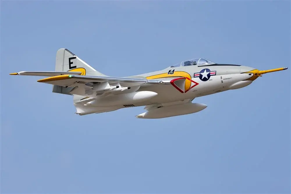 Freewing F9F-8 Cougar mit Gyro EPO 1050mm PNP