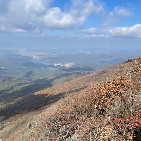 Climbing to Mt. Late Autumn Moodeung on Oct. 28, 2023