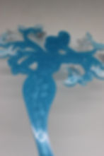 Arbre à bijoux en forme de silhouette de femme bleue en résine époxy