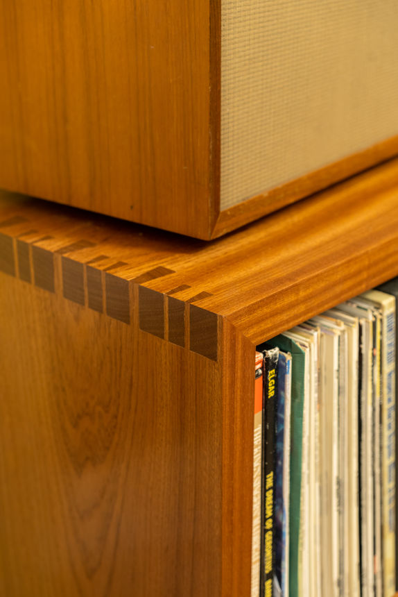 Decorative mitred dovetail joints in HiFi cabinet in solid wood