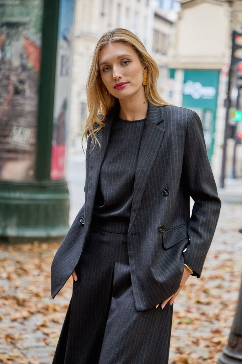 Tamsiai pilkas moteriškas švarkas internetu