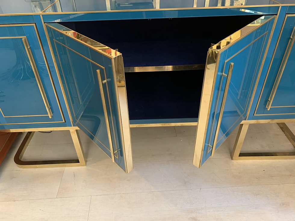 Miniatura: Credenza in opalina turchese  con intarsi, maniglie e gambe in ottone 1980